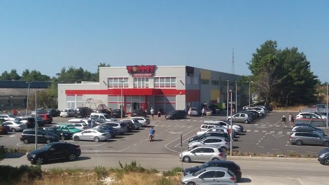 Tommy hypermarket